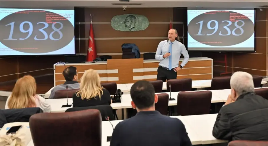 Bornova'da üreticilere güvenli zirai ilaç eğitimi