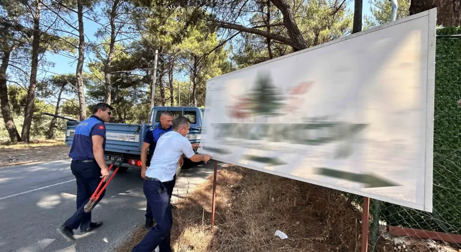 Bornova’da Usulsüz Tabelalara Geçit Yok