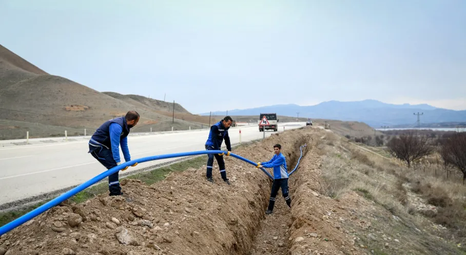 Malatya Boyaca-Cendere'de Altyapı Devrimi: 2.700 Metre Yeni İçme Suyu Hattı Hizmette!