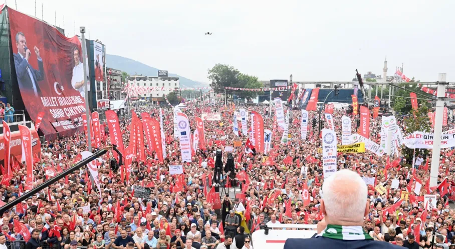 Bozbey'den Bursa Mitinginde Adalet ve Demokrasi Vurgusu: 'Birlikte Başaracağız!'
