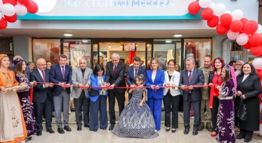 Bozüyük'te Hayat Boyu Öğrenme Şöleni: 7 Bin Kursiyer Coşkuyla Kutladı!
