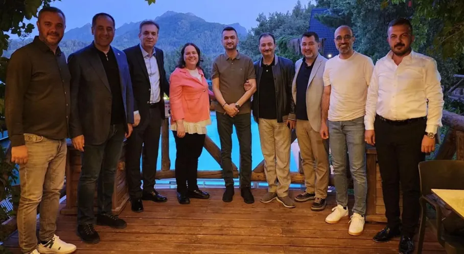 Bucak'ta Sürpriz Zirve: AK Parti Vekilleri Bir Araya Geldi! İşte Detaylar