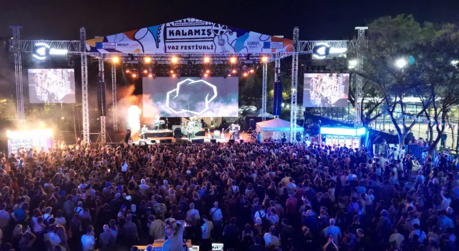 Bulutsuzluk Özlemi 40. Yıl Coşkusu: Kalamış'ta Unutulmaz Konser!