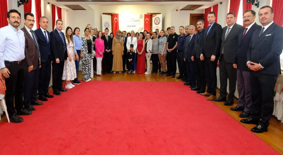 Burdur Valisi Bilgihan, ADEM Kursiyerlerinin El Emeği Göz Nuru Eserlerine Hayran Kaldı!