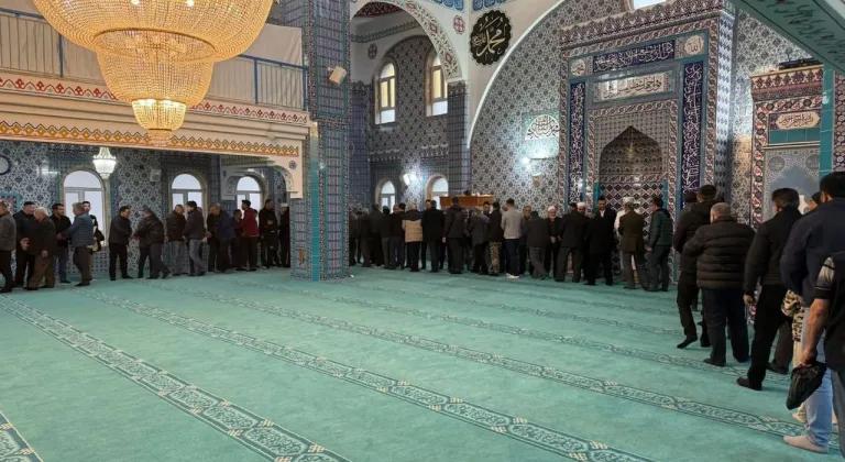 Burdur'da Geleneksel Bayramlaşma Töreni Coşkuyla Kutlandı