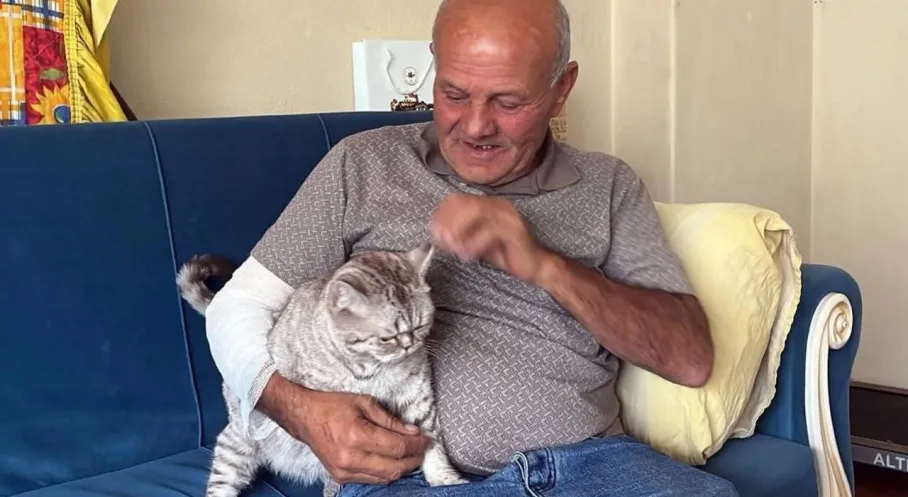 Burdur'da Taksici Köpek Saldırısına Rağmen Sevgisinden Vazgeçmedi!