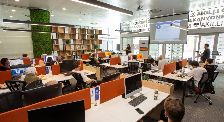 Bursa Dünya Sahnesinde Parlıyor: Üst Üste İkinci Kez Akıllı Şehirler Listesinde!