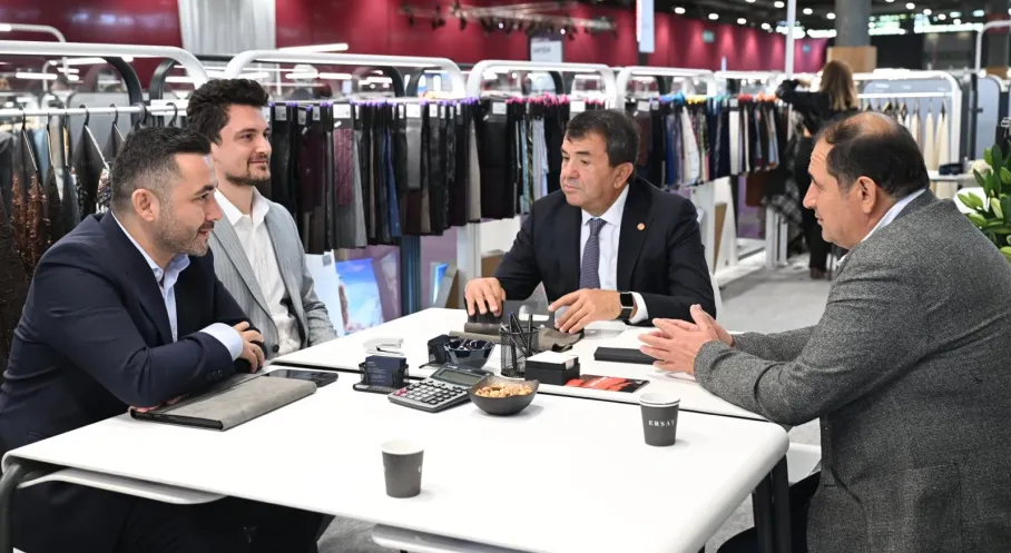 Bursa İş Dünyası Paris Moda Haftası'nda: Tekstil Devleri Sahne Aldı!