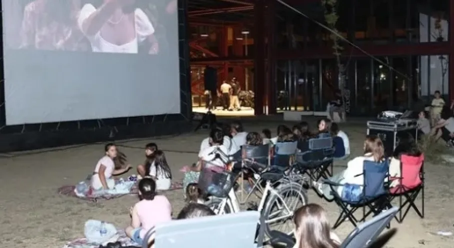 Nilüfer'de Pancar Deposu Şenlendi: Açık Hava Sineması ve Konser Coşkusu!