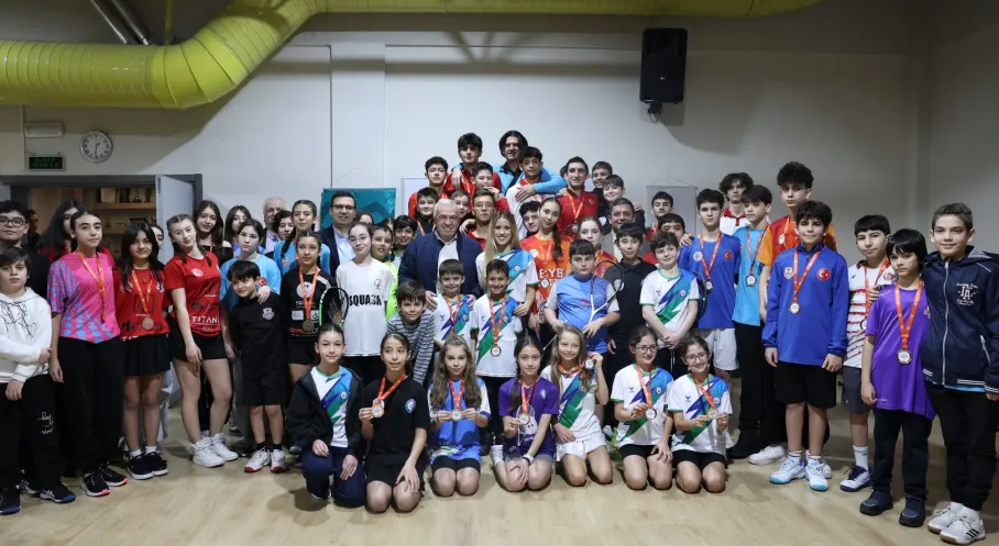 Bursa Nilüfer'de Squash Fırtınası! Başkan Özdemir'den Dev Tesis Müjdesi