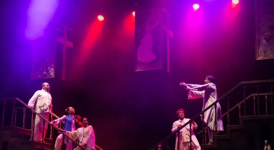 Bursa Şehir Tiyatrosu'ndan Kıbrıs'ta Tiyatro Şöleni! Festivalde Büyük Beğeni Topladı