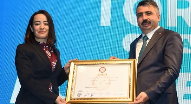 Bursa Yıldırım Belediye Başkanı Oktay Yılmaz Mazbatasını Aldı