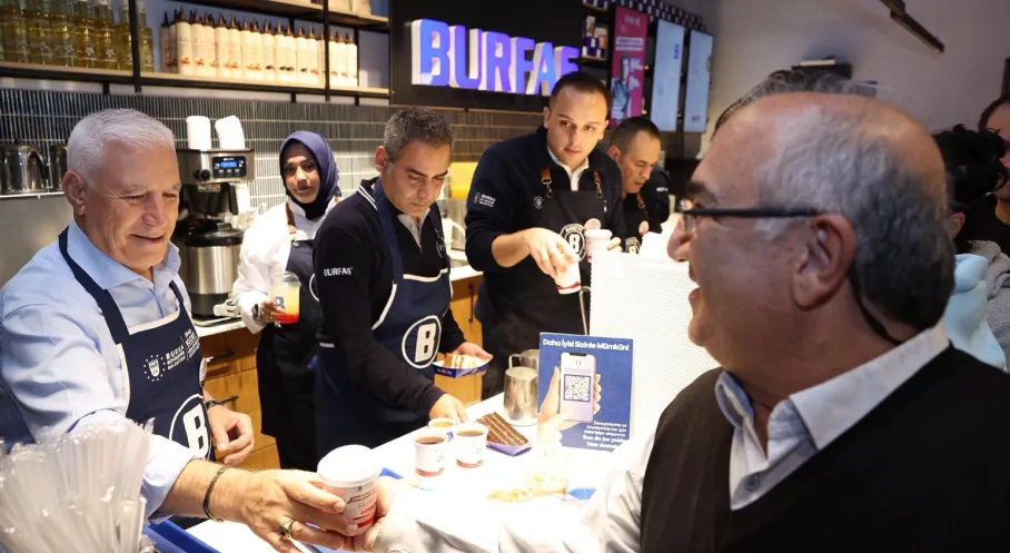 Bursa'da Cumhuriyet Bayramı Coşkusu: Başkan Bozbey'den Anlamlı İkram!