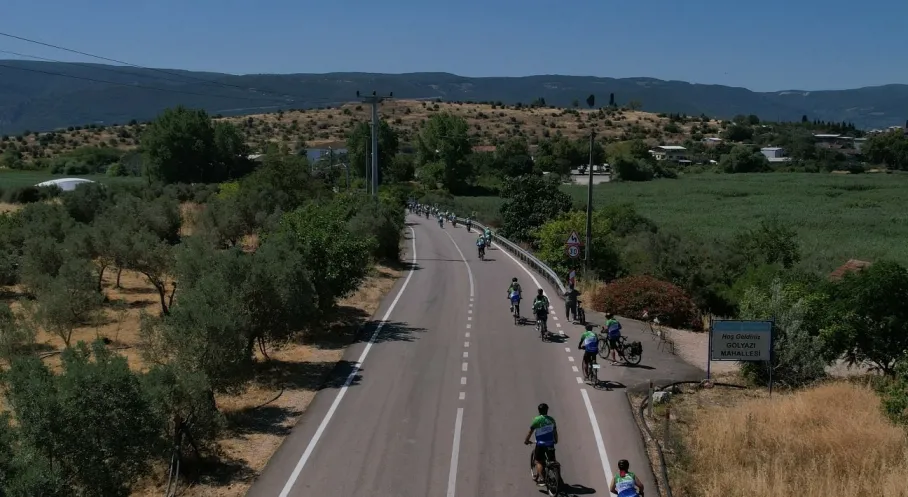 Bursa'da Eşpedal Festivali Coşkusu: Görme Engelli ve Gören Bisikletçiler Pedal Çevirdi!