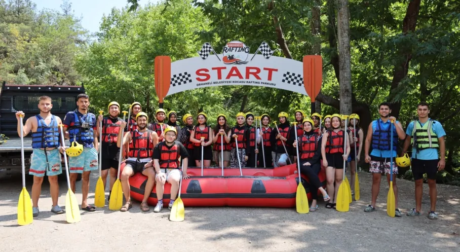 Bursa'da Gençler Rafting ile Coştu: Adrenalin Dolu Anlar!
