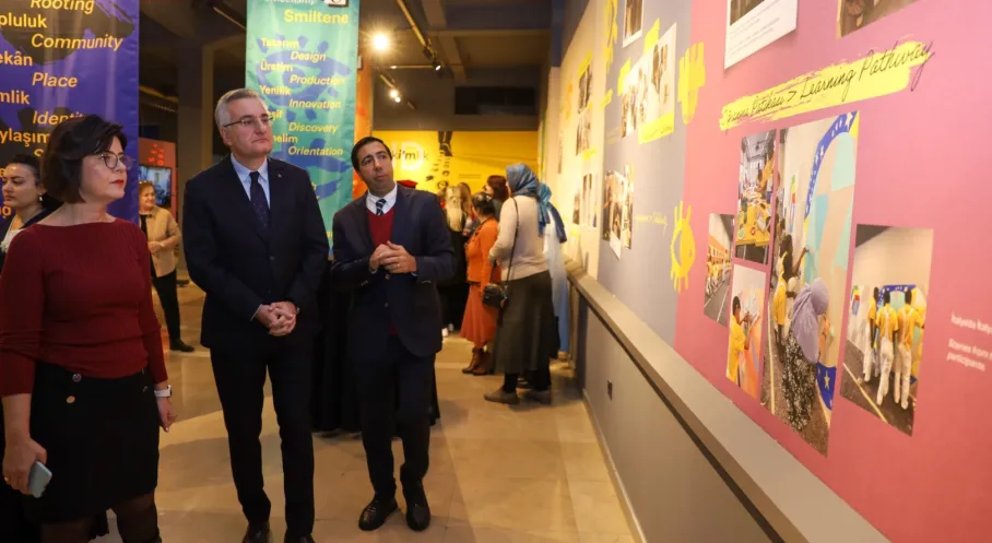 Bursa'da Göçmenlerin 'Kimlik' Yolculuğu Sergisiyle Gözler Önüne Serildi!