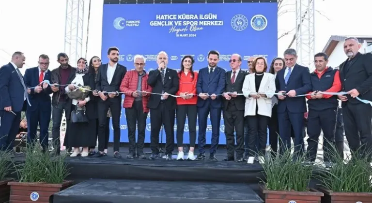 Bursa'da Hatice Kübra İlgün Gençlik ve Spor Merkezi Hizmete Açıldı