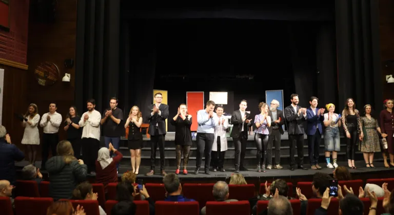 Bursa'da İşçiler Sahne Tozu Yutuyor! 4. Ulusal İşçi Tiyatroları Festivali Başladı
