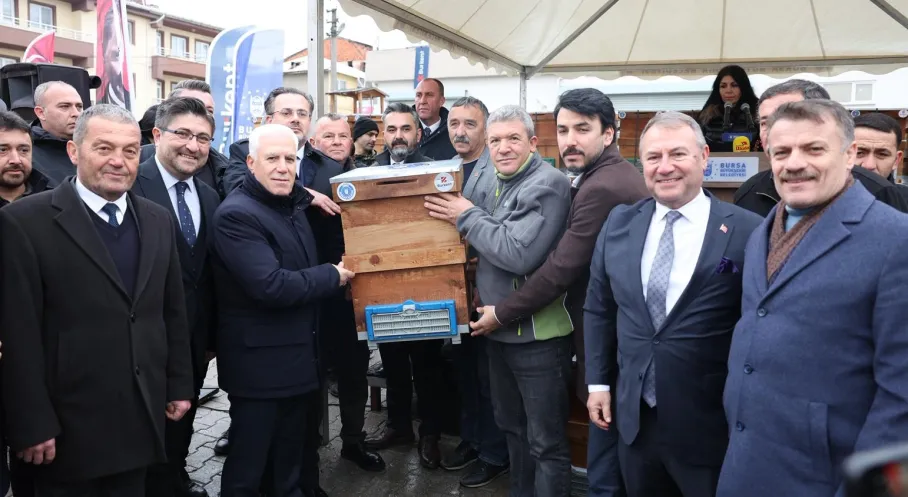 Bursa'da Kırsal Kalkınmaya Büyük Adım: Dağ Yöresi Arıcılarına 380 Kovan Desteği!