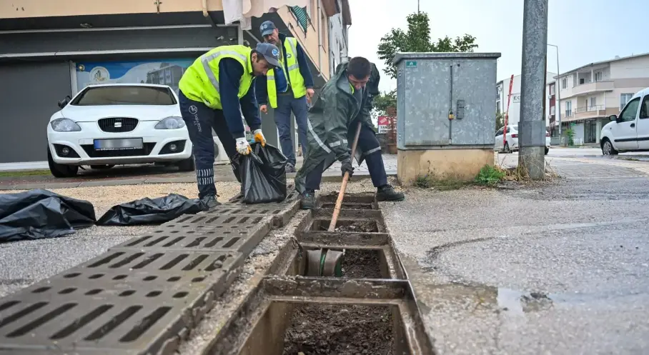 Bursa’da Kuvvetli Yağış Alarmı: Büyükşehir Ekipleri Sahada
