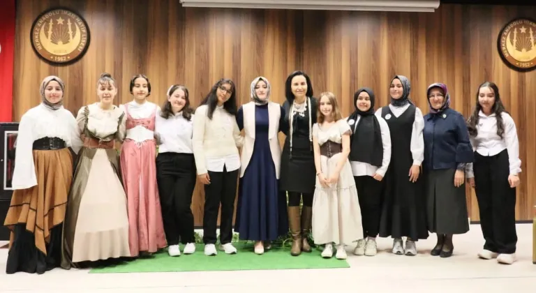 Bursa'da Ortaokul Öğrencilerinden Tolstoy Paneliyle Tarihi Başarı!
