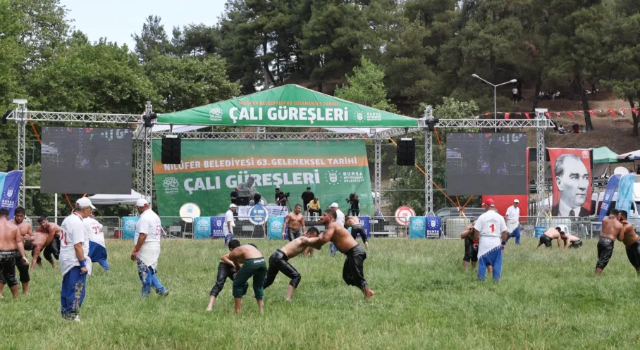 Bursa'da Yağlı Güreş Coşkusu! 63. Tarihi Çalı Güreşleri Başladı