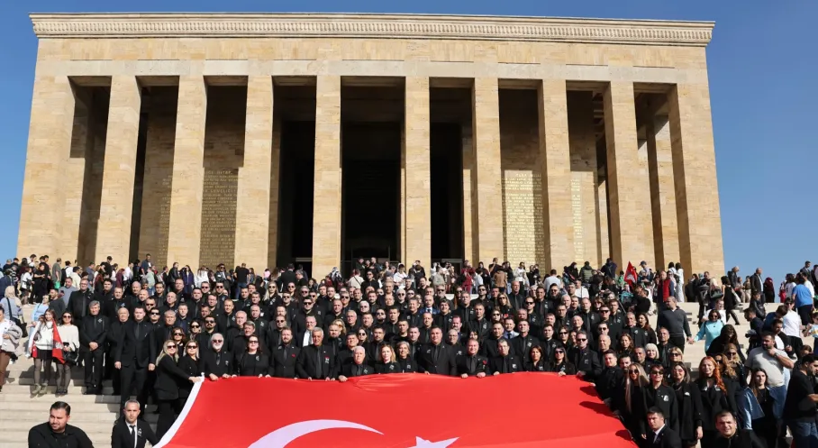 Bursa'dan Anıtkabir'e Ziyaret: Başkan Bozbey'den Ata'ya Saygı Duruşu!