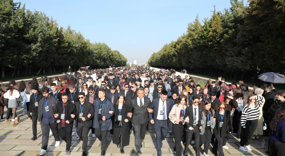Bursa'dan Anıtkabir'e Ziyaret! Gençler Ata'sının Huzurunda