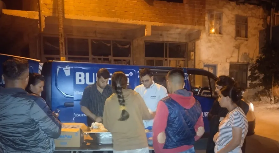 Bursa'dan Balıkesir Depremine Anında Yardım Eli! Büyükşehir Ekipleri Sahada
