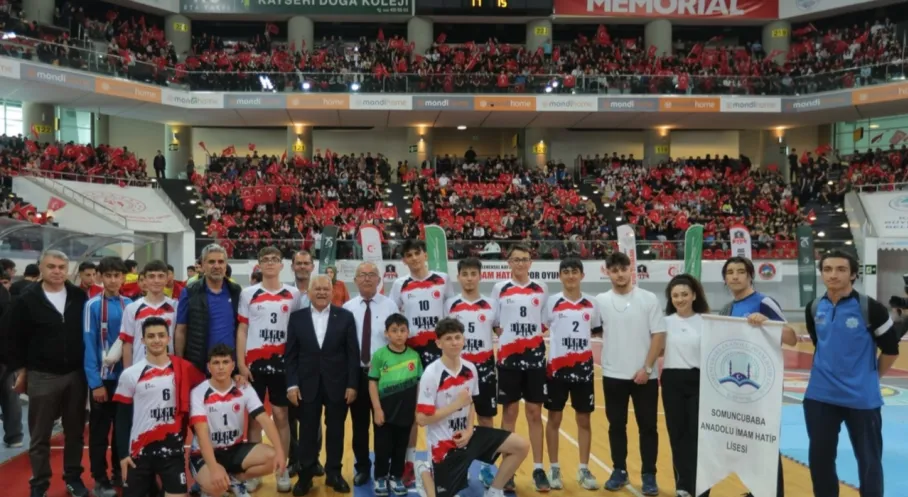 Kayseri'nin Geleceği Gençlerde! Başkan Büyükkılıç'tan Net Mesaj: 'Başarıdan Başarıya Koşacaksınız!'