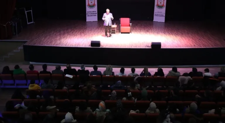Ünlü Yazar Üstün Dökmen, Şanlıurfa'da Büyük İlgi Gördü