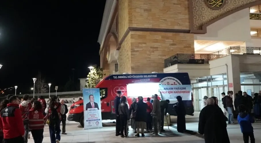 Denizli Büyükşehir Ramazan'da Gönülleri Fethetti: Cami Çıkışlarında Osmanlı Esintili İkramlar!