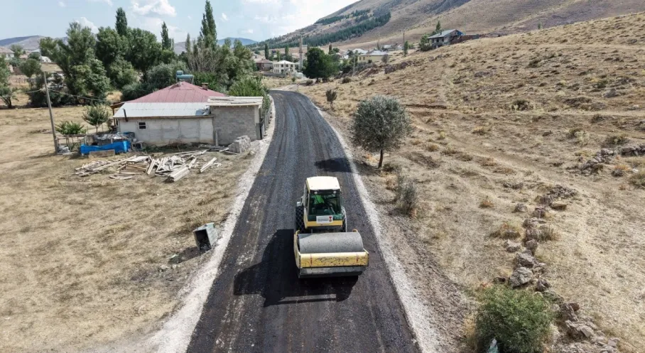Kahramanmaraş'ta Ulaşım Atağı: Göksun'da Kırsal Yol Yenilendi!
