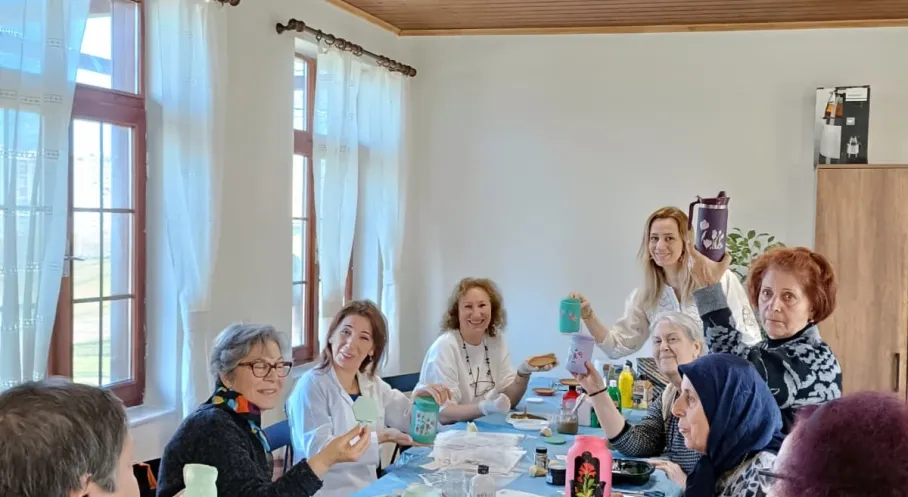 Trabzon Büyükşehir'den 65 Yaş Üstüne Özel Dokunuş: Sosyal ve Sanatsal Kurslarla Hayat Buluyorlar!