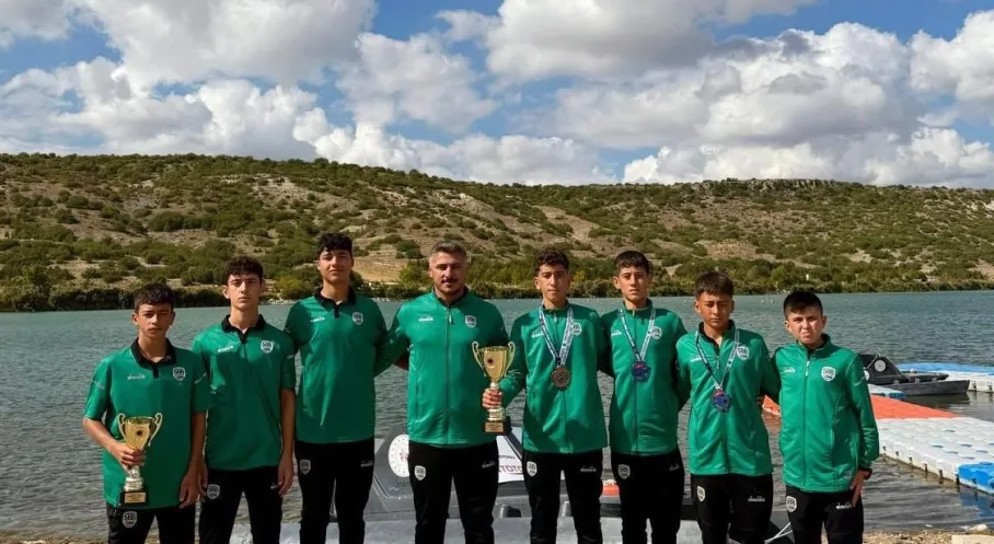 Sakarya'nın Gururu! Büyükşehir Kano Takımı Eskişehir'de Zirveye Yakın!
