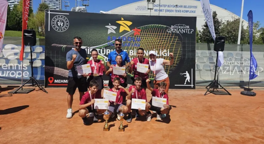 Trabzon Büyükşehir'den Tenis Zaferi! Anadolu Yıldızları Şampiyonu!
