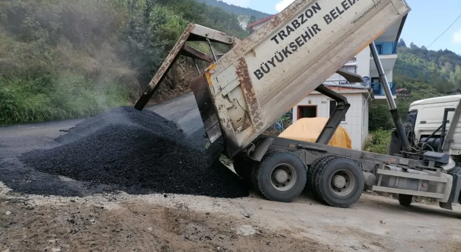 Trabzon'da Büyükşehir Hareketi! İlçelerde Eş Zamanlı Yol Çalışması Başladı