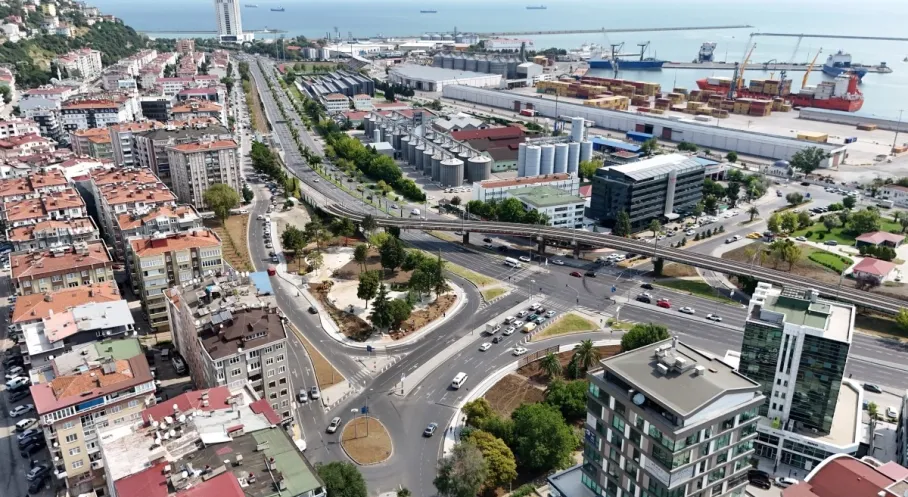 Samsun'da Trafiğe Büyükşehir Neşteri: Gençlik Parkı Kavşağı Rahatladı!