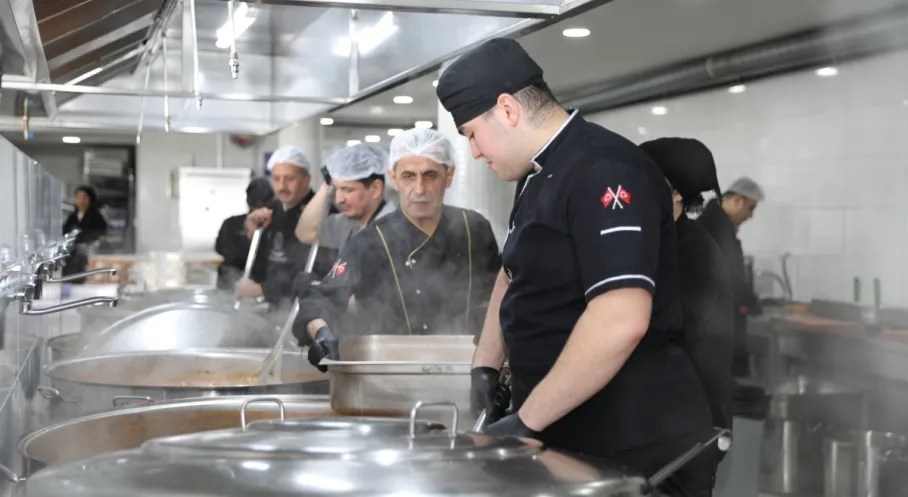 Samsun'da Ramazan Coşkusu: Büyükşehir'in İftar Sofraları Binleri Kucaklıyor!