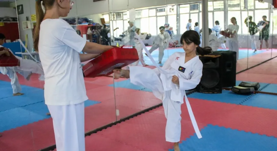 İzmir'de Kış Spor Okulları Kayıtları Başladı: Ücretsiz Eğitim Fırsatı!