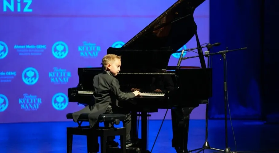 Trabzon'da Müzik Ziyafeti! Genç Yetenekler Sahne Aldı