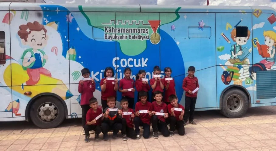 Kahramanmaraş'ta Çocuklar Kitaplarla Buluşuyor: Mobil Kütüphane Yollarda!