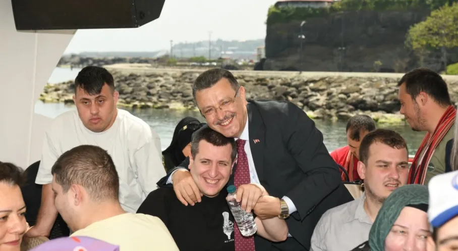 Trabzon'da Engelsiz Yaşam Coşkusu: Büyükşehir'den 'Birlikte Yaşam Şöleni' Avni Aker'i Salladı!