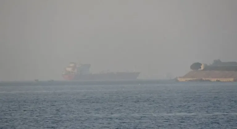 Çanakkale Boğazı'nda Sis Alarmı! Gemi ve Feribot Seferleri Aksadı