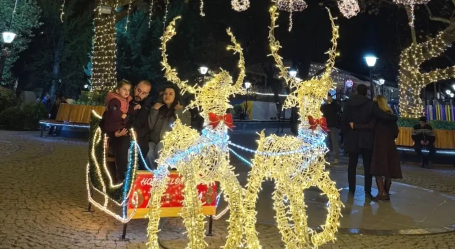 Çankaya Belediyesi'nden Göz Kamaştıran Yılbaşı Hazırlığı: İlçe Işık Bahçesine Dönüştü!