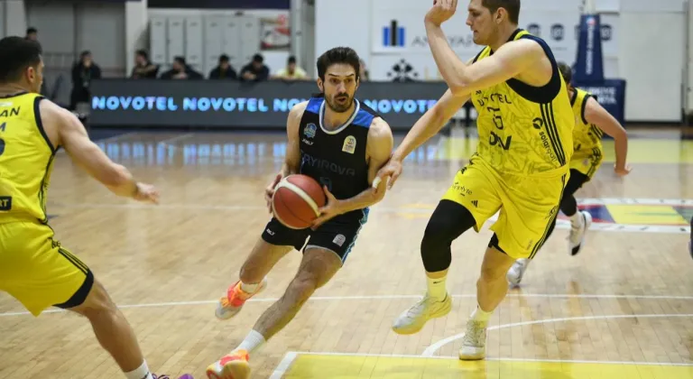 Çayırova, Fenerbahçe Koleji'ni büyük farkla mağlup etti