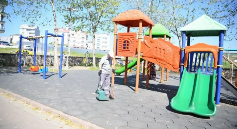 Çayırova'daki Parklarda Temizlik Çalışmaları Hızını Artırıyor