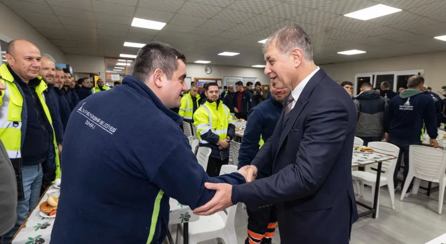 Başkan Cemil Tugay'dan Çalışanlara Samimi Sabah Ziyareti: Kritik Mesajlar Verildi!