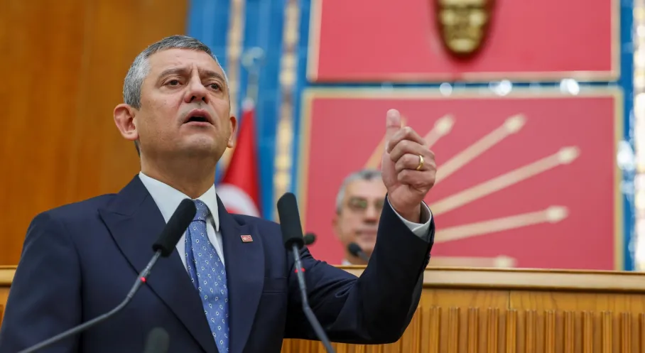 Özgür Özel'den Komisyon Eleştirisi: Anayasa Tartışmalarına Girmeyeceğiz!