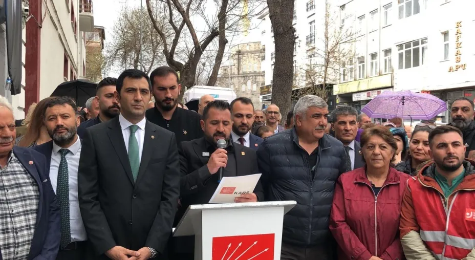 CHP Lideri Özgür Özel'e Saldırı: Kars'tan Sert Tepki!